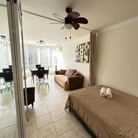 Firstline Cristianos Арона