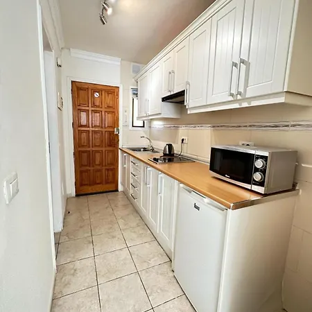 Firstline Cristianos Арона