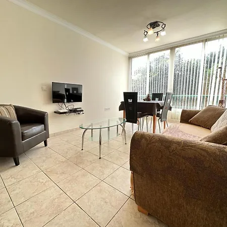 Firstline Cristianos Арона